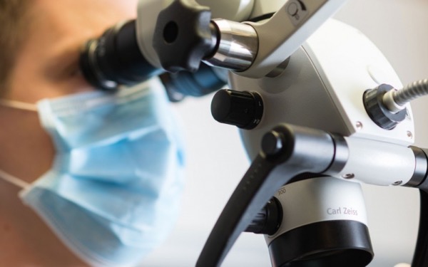 Zubní mikroskop Carl Zeiss